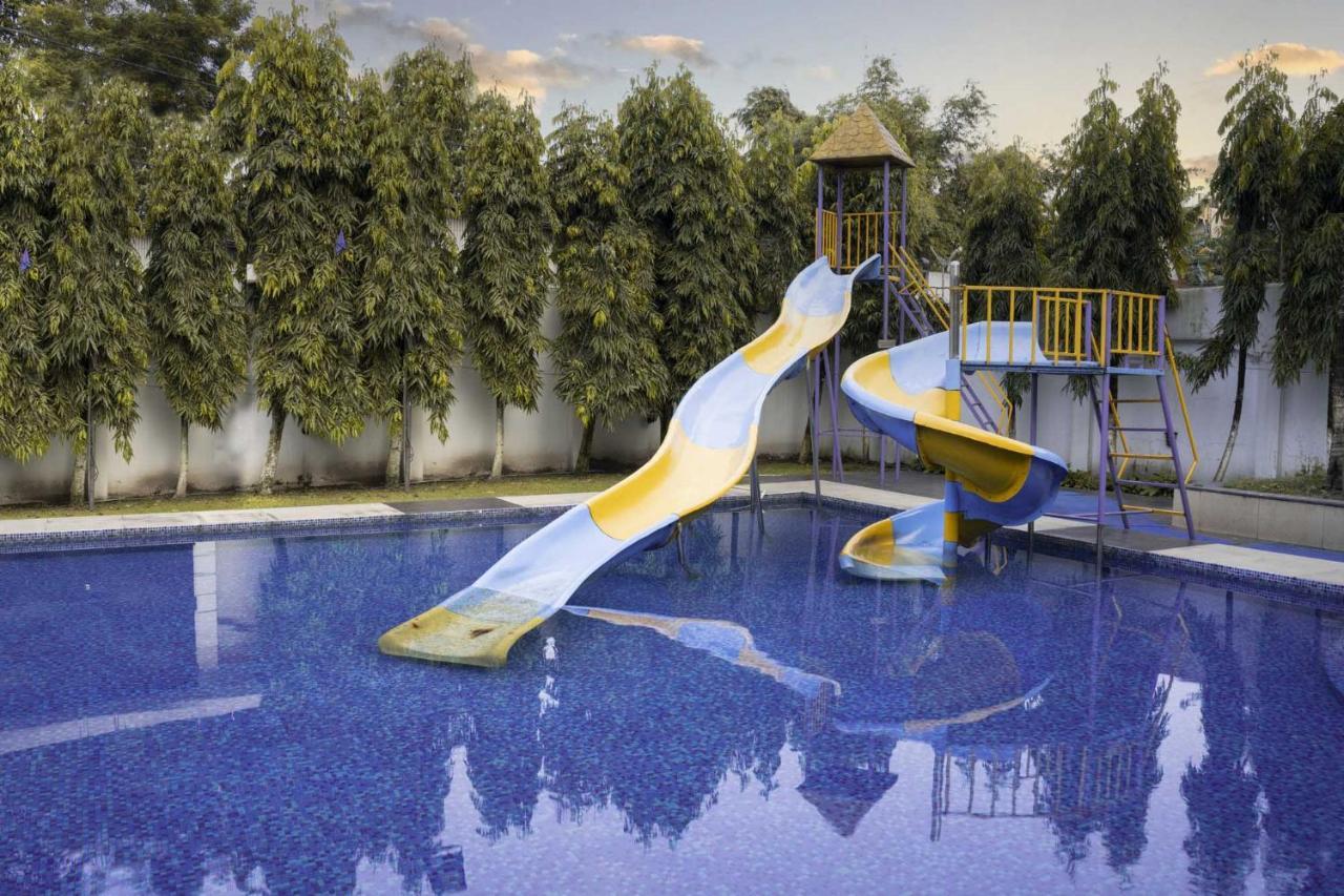 The Cindrella Hotel Siliguri Exterior photo