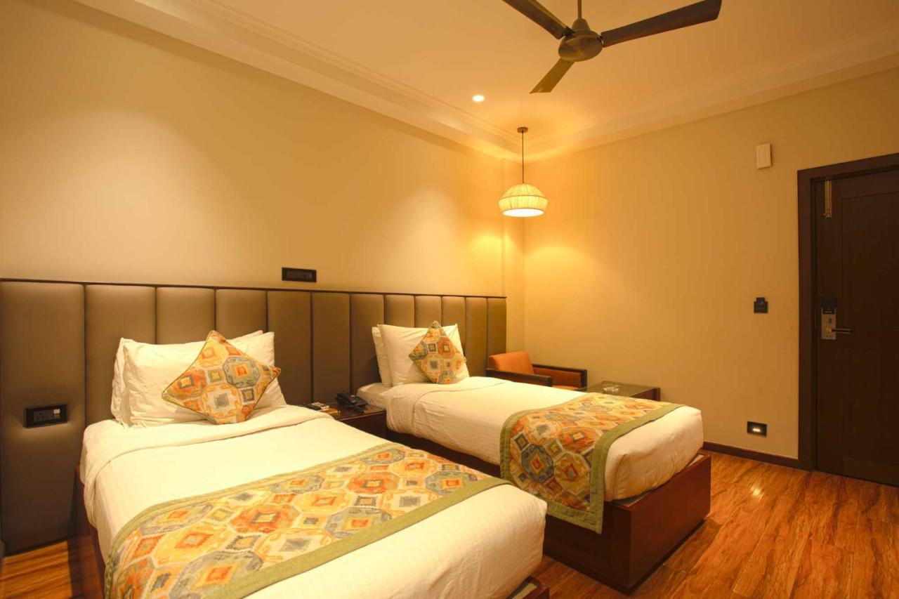 The Cindrella Hotel Siliguri Exterior photo