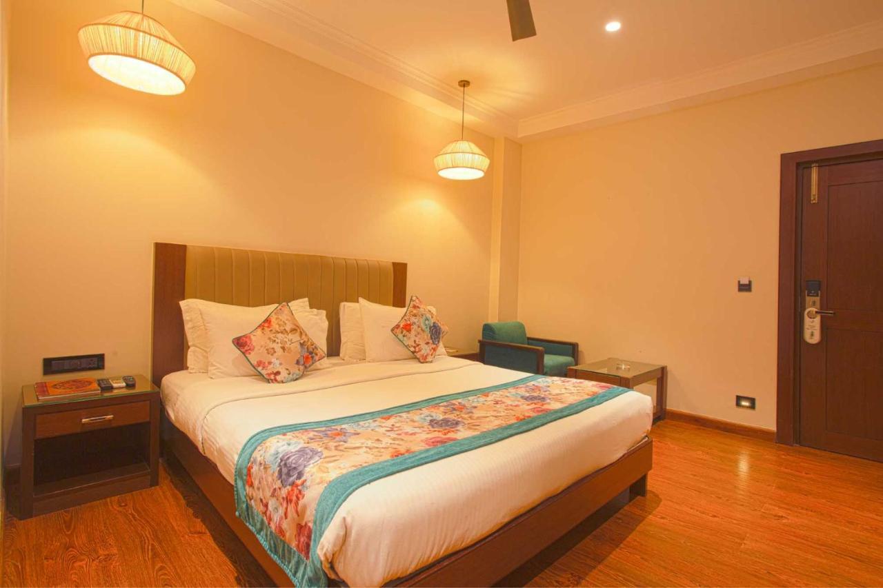The Cindrella Hotel Siliguri Exterior photo