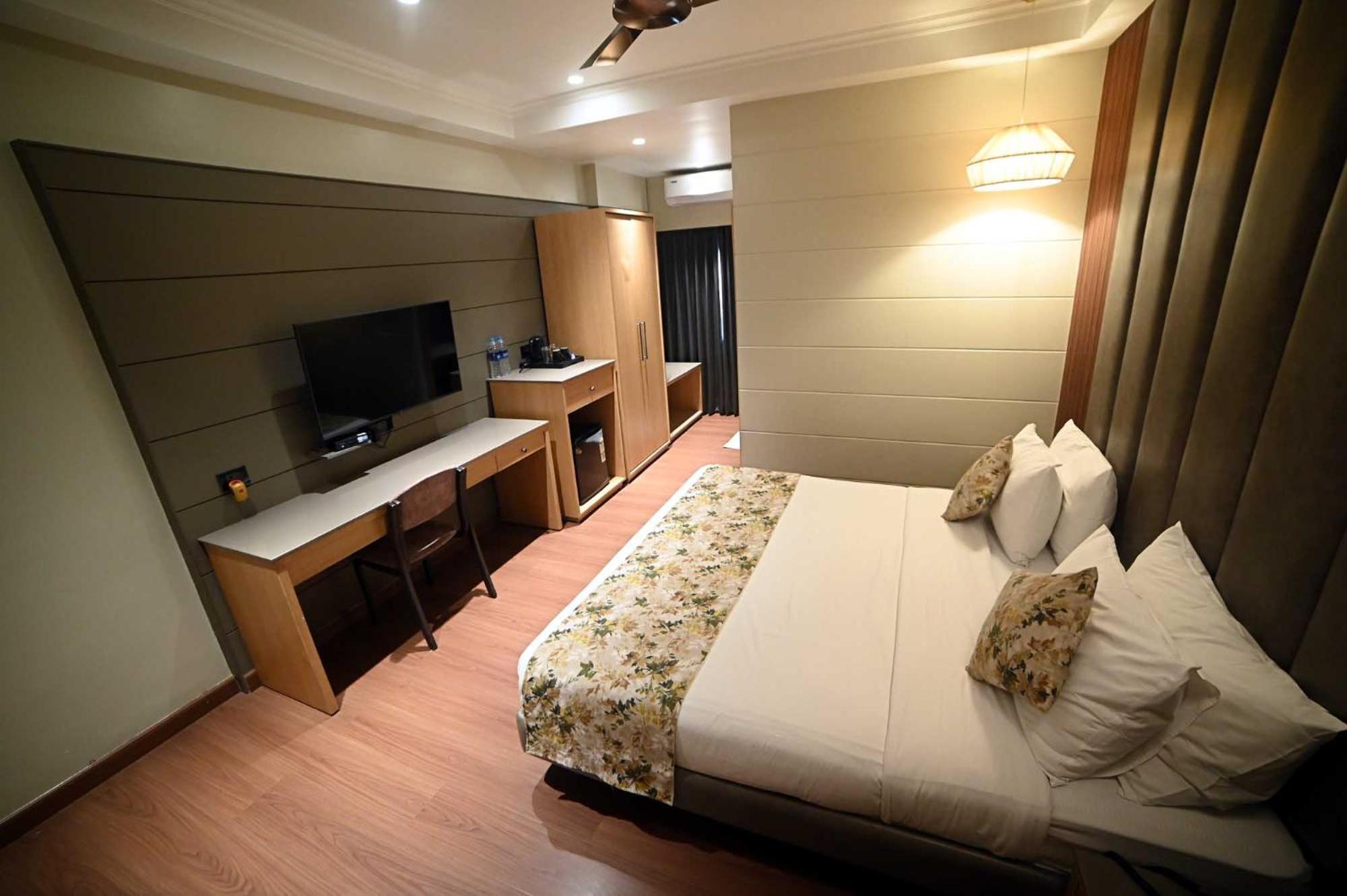The Cindrella Hotel Siliguri Exterior photo