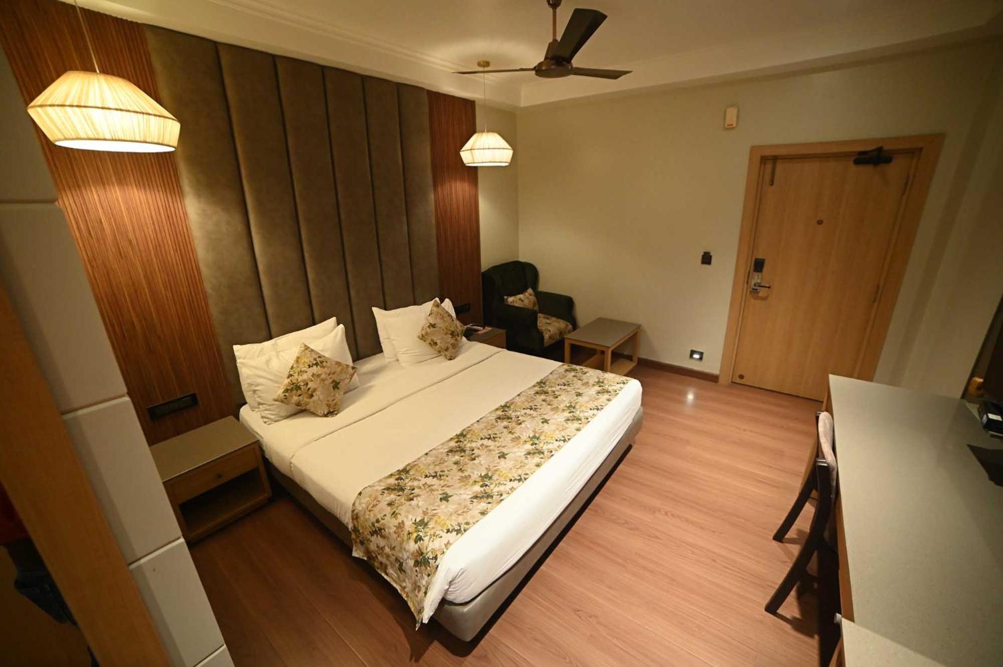 The Cindrella Hotel Siliguri Exterior photo