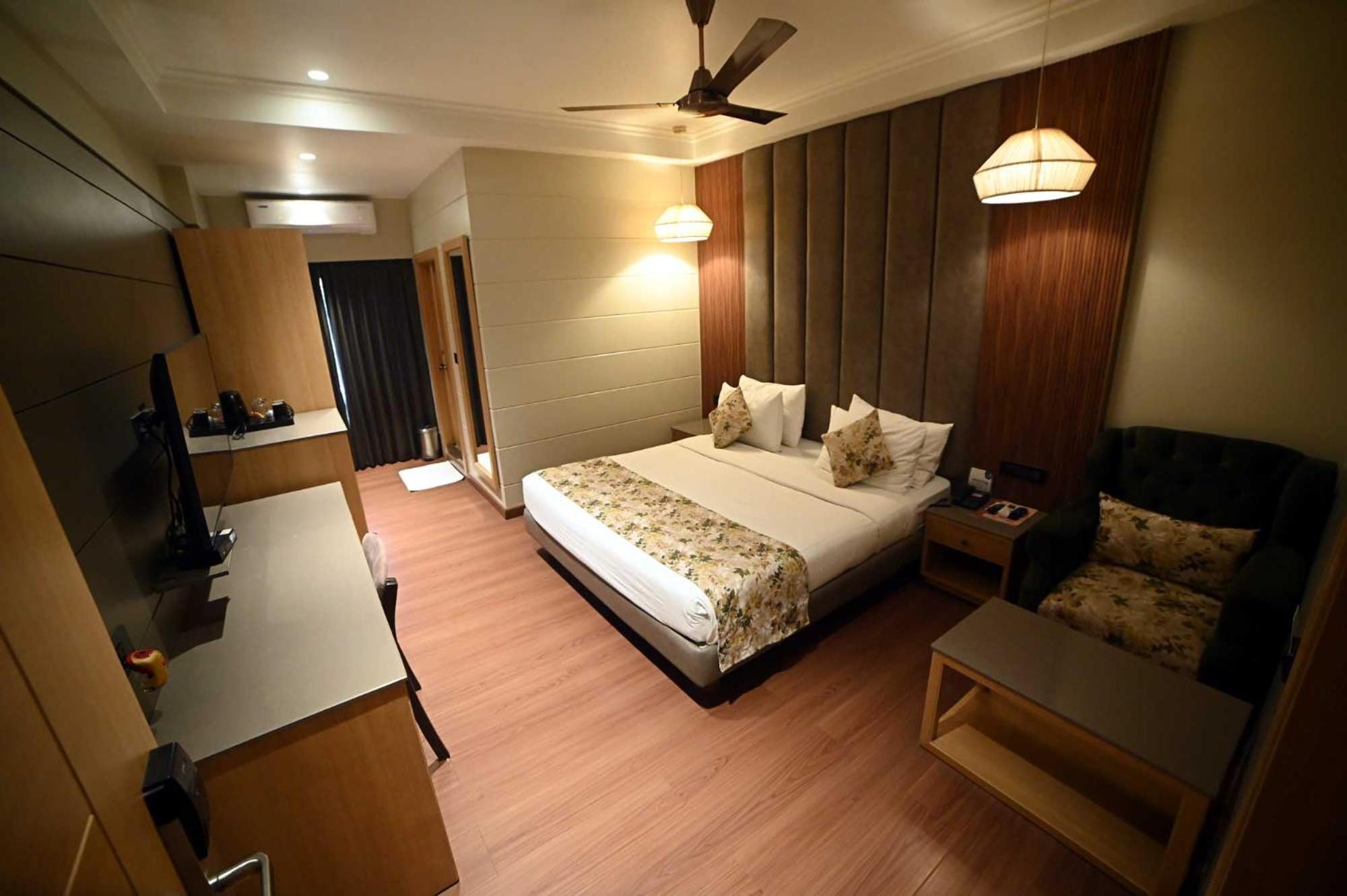 The Cindrella Hotel Siliguri Exterior photo